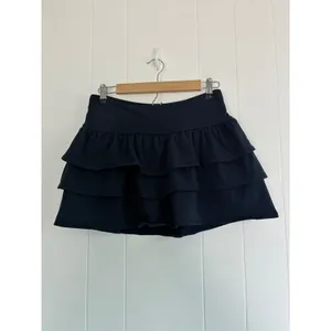 NWT Hollister Navy Blue Tiered Ruffle Skort Built-in Shorts Pockets Medium NEW thumbnail 5