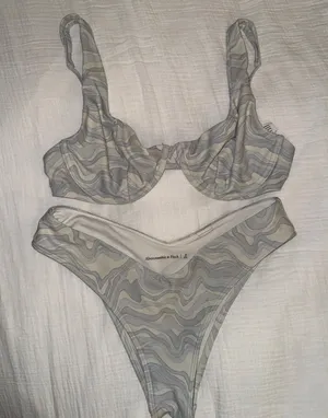 Abercrombie Bikini thumbnail 1
