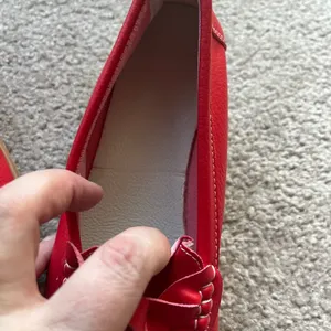 Cherry Red Bow Loafers Women’s Size 5 NWOT Faux Leather Moccasins thumbnail 7