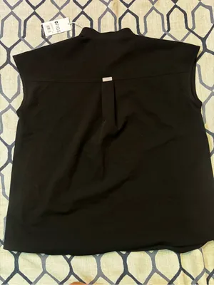 FIGS Women’s Rafaela Maternity Scrub Top in black size small thumbnail 2