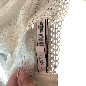 Victoria's Secret Women's Cream Lace Bra thumbnail 6