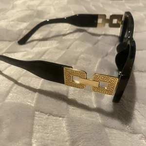 Sunglasses Bllack With Gold Trim.. Worn once thumbnail 1