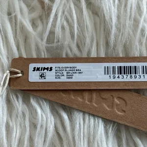 Skims Fits Everybody Scoop Plunge Bra Sand Size 32DD thumbnail 8