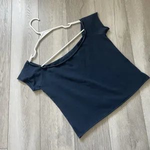 Brandy Melville Top cotton off shoulder bonnie crop womens Navy Blue (one size) thumbnail 1