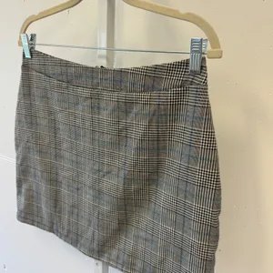 Blue Blush Los Angeles Glen Plaid Mini Skirt Black Tan Blue Large Academia thumbnail 3
