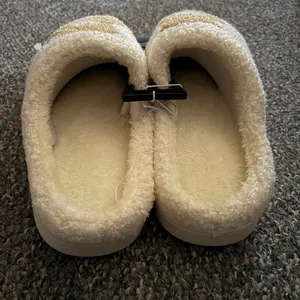 Teddy Bear Sherpa Slippers size 7/8 - Cream thumbnail 2