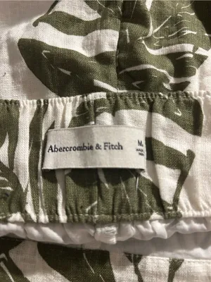 Abercrombie & Fitch Olive Green Leaf Print Pleated Shorts thumbnail 3