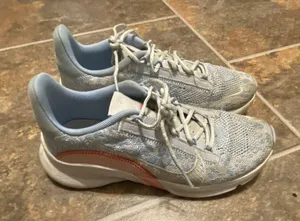Nike Tennis Shoes thumbnail 1