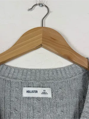 Hollister fitted cable knit V-neck sweater in light gray thumbnail 5