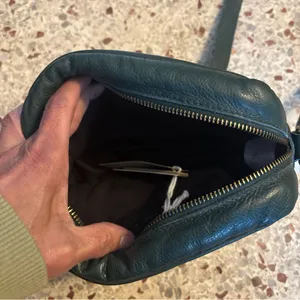 NWT Madewell The Transport Camera Bag: Puff Edition in the color Dark Palm thumbnail 9
