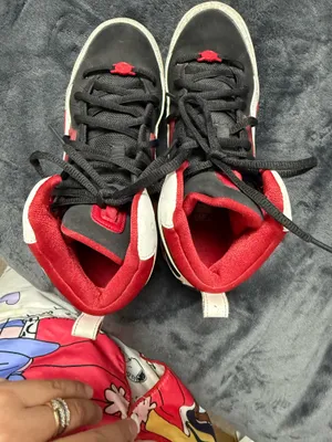 QJordan 1 Mid black red trainers. Size US 8.5 #sneakers #jordan thumbnail 6