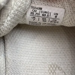 Asics Cream and White Running Shoes (Flawed) thumbnail 6