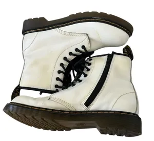 Doc dr martens white 1460 J women’s lace up boots Sz 5 thumbnail 1