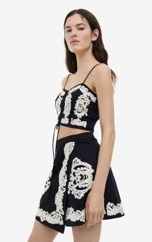 NWT H&M Appliquéd A-Line Skirt in Black | Size 4 thumbnail 2