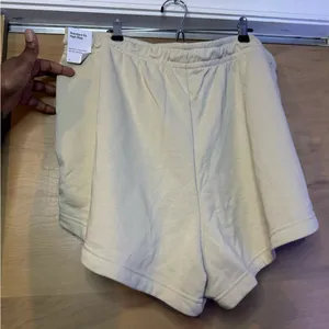 Nike Women's Cream Athletic Shorts thumbnail 4