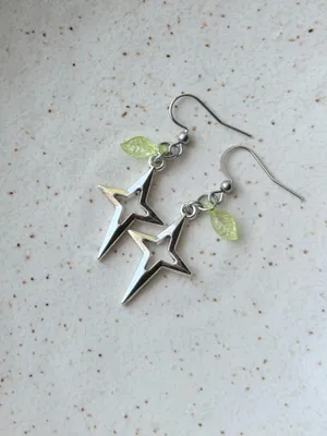 Handmade sparkle star dangle earrings💫 thumbnail 3