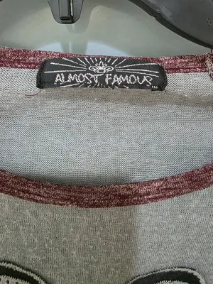 Almost Famous Bunny Graphic Raglan Tee –‎ Women’s Small Grey & Burgundy thumbnail 3