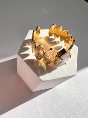 Adjustable gold ring with spiral engraving thumbnail 2