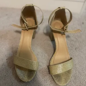 Gold Lulus Heels thumbnail 3