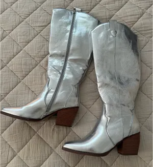 Silver Metallic Cowgirl Boots thumbnail 1