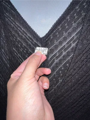 Black Sleeveless V thumbnail 3