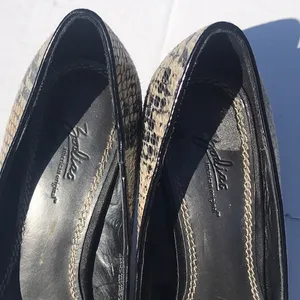 NWOT Zodiac Evade Snakeskin Pumps‎ thumbnail 6