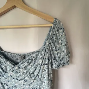 Sky‎ and Sparrow rayon blue and white floral dress drawstring cottagecore ruched thumbnail 2