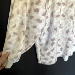 aerie cheetah print‎ beige pink white patterned crewneck sweater women's size XS thumbnail 3
