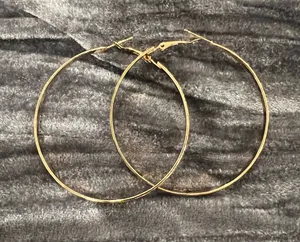 Elegant Gold Hoop Earrings thumbnail 1