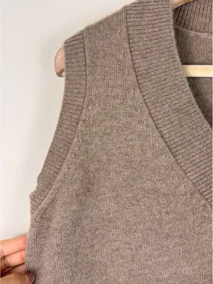 100% Cashmere V-Neck Sweater Vest Taupe Brown Sleeveless Quiet Luxury S M thumbnail 4
