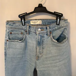 Abercrombie straight leg Light Blue Jeans thumbnail 2