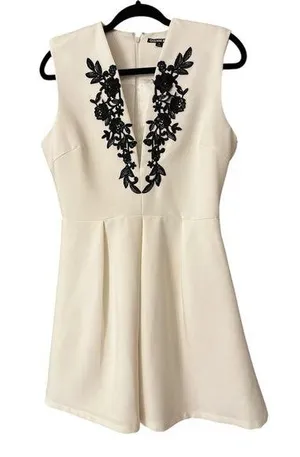 Gianni Bini white embroidered front dress thumbnail 1