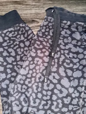 Women’s Nike Black & Gray Leopard Print Drawstring Sweatpants thumbnail 3