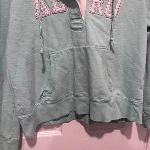 Aeropostale Women's Light Blue V-Neck "AERO" Appliqué Pullover Hoodie Sweatshirt thumbnail 4