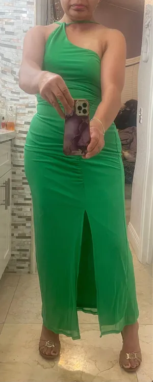 Elegant Green Evening Dress thumbnail 1