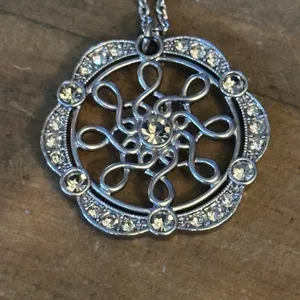 Vintage Avon Rhinestone Marcasite Sun Pendant Necklace thumbnail 4