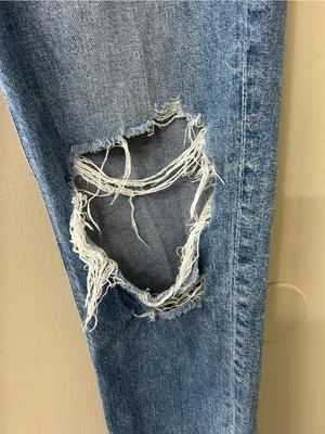 American Eagle Mom Jean Light Blue Denim Distressed Jeans Sz 8 S thumbnail 3