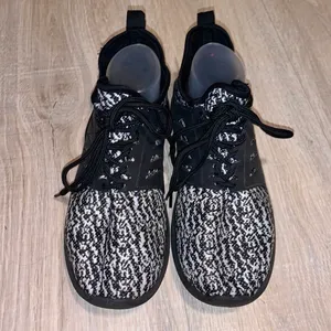 Black & white comfy athletic sneakers woman’s 9 thumbnail 4