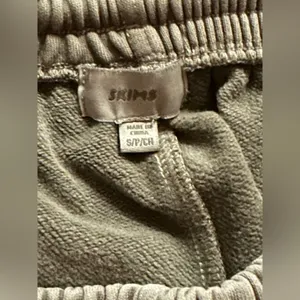 SKIMS Boyfriend Fleece SET in Desert - Size Small thumbnail 4