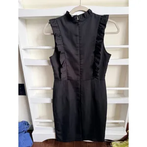 Blaque Label Black Ruffle High Neck Sleeveless Cocktail Sheath Dress NWT Size M thumbnail 4