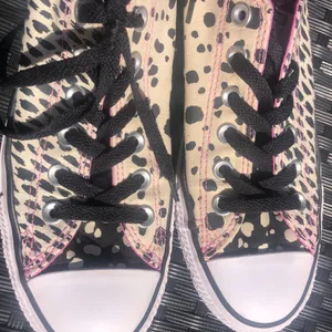 Converse Chuck Taylor All Star Sneakers Low-Top White Black Spotted thumbnail 5