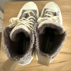 Converse Womens Lace Up Cap Toe Platform Faux Fur Sneakers Gray White Size 7 C‎ thumbnail 8