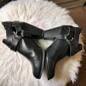 Express Women's Black Boots thumbnail 3