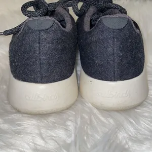 allbirds Women’s Wool Runners dark Gray thumbnail 6
