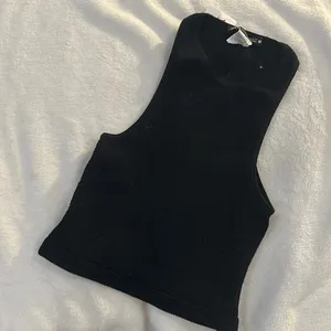 NWT‎ ZARA BASIC Black CROP TANK thumbnail 1