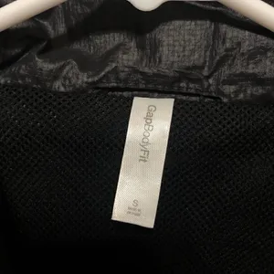 Gap nylon ruffled windbreaker  thumbnail 4