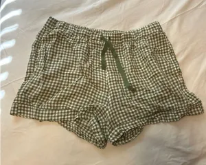 Uniqlo’s plaid shorts thumbnail 1