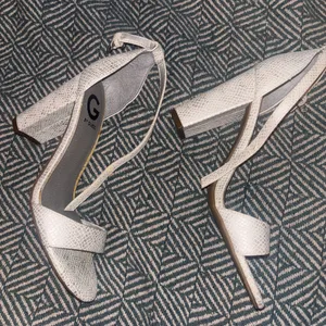 Guess Silver Snakeskin Pumps thumbnail 3