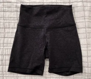 Lululemon Wunder Train Shorts thumbnail 1
