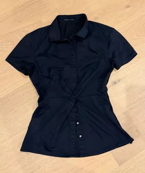 Elie Tahari Black top thumbnail 1
